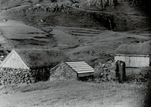 The hay barn, smythylbulls barn and outhouse, 1949